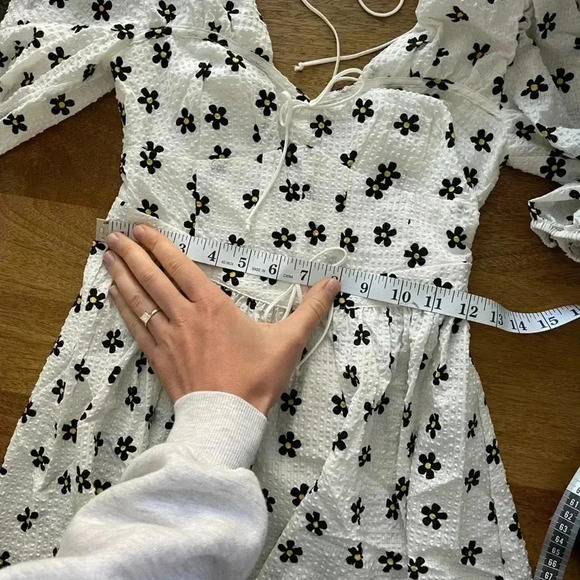 NWT For Love And Lemons puff sleeve dress flower detail - Picture 10 of 10